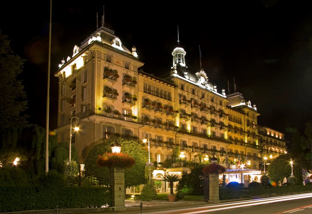 grand-hotel-des-iles-borromees-5-stelle-lago-maggiore-notturna1
