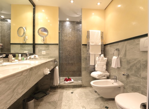 hotel-eden-roc-spa-lago-maggiore-bagno-suite