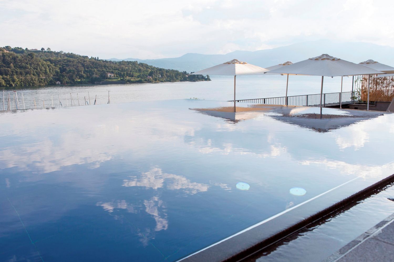hotel-de-charme-laveno-lago-maggiore-piscine