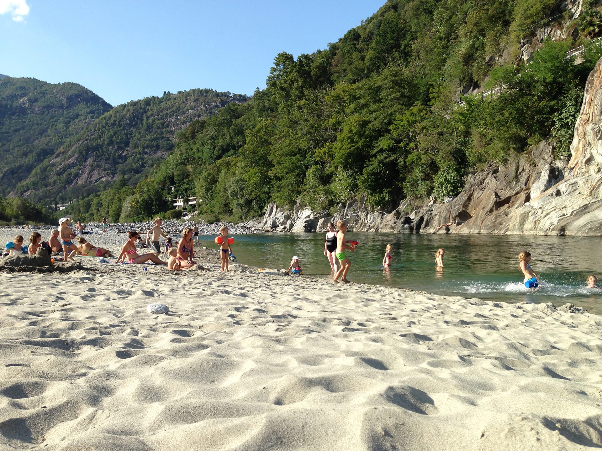 losone-family-hotel-4-stelle-lago-maggiore-spiaggia